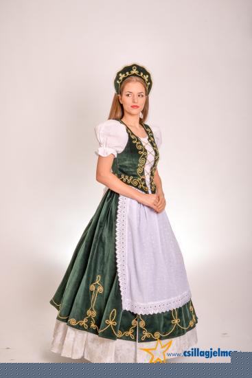 Díszmagyar zöld mellénnyel, sima köténnyel