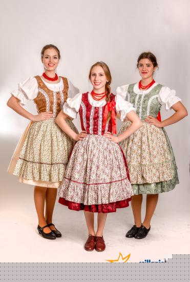 Sárközi női népviselet